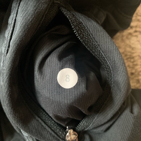 Lululemon Low Rise Tracker Shorts - Picture 4 of 6